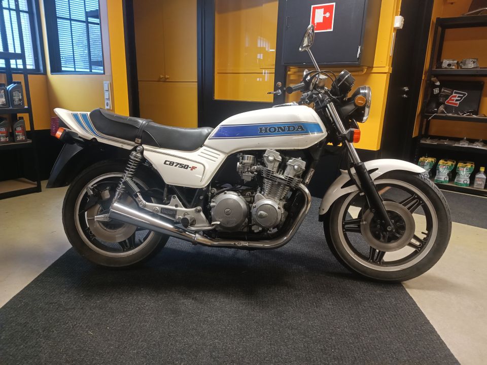 Honda cb 750 f