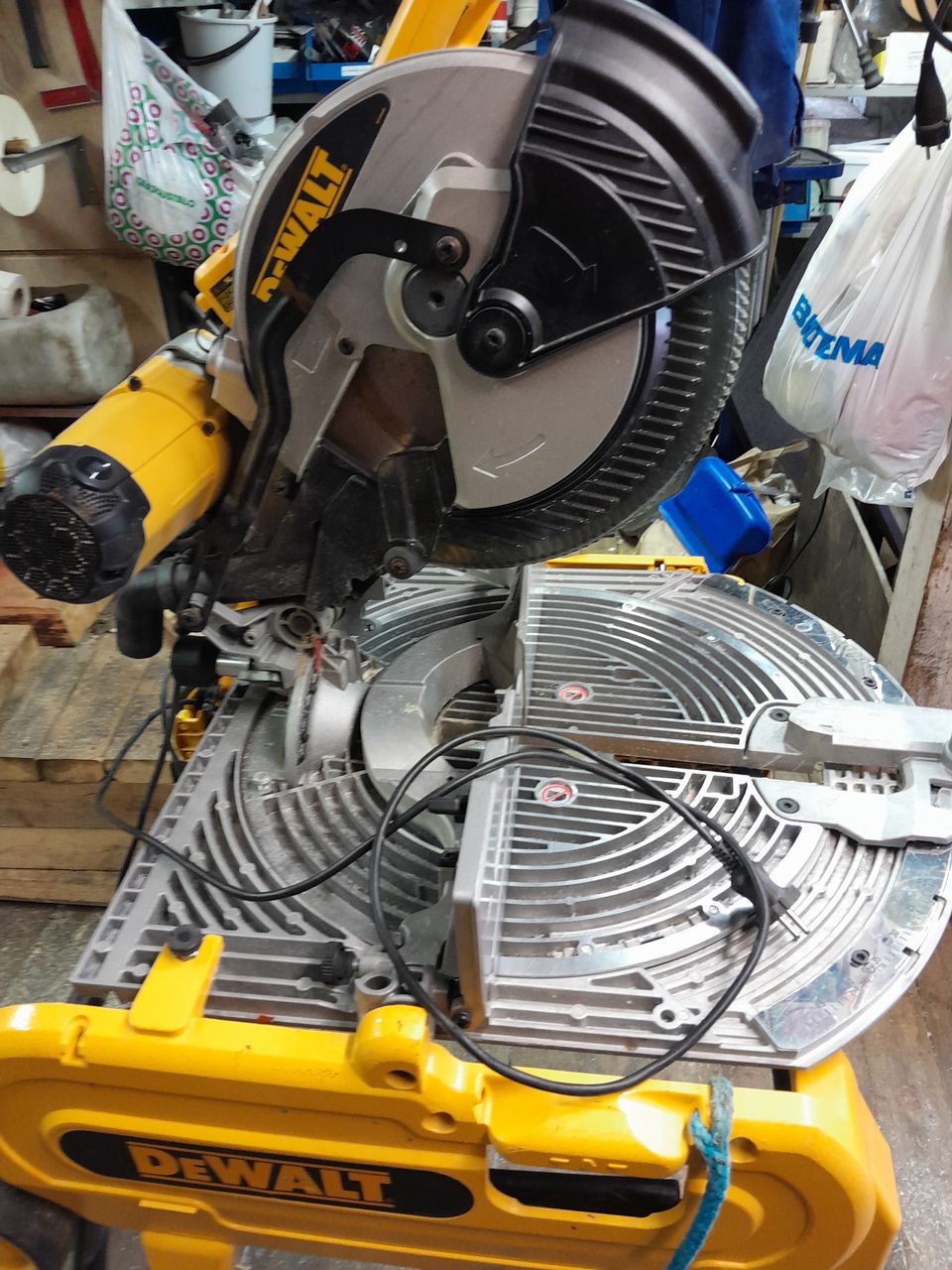 Kääntöpöytäsirkkeli Dewalt D27107XPS