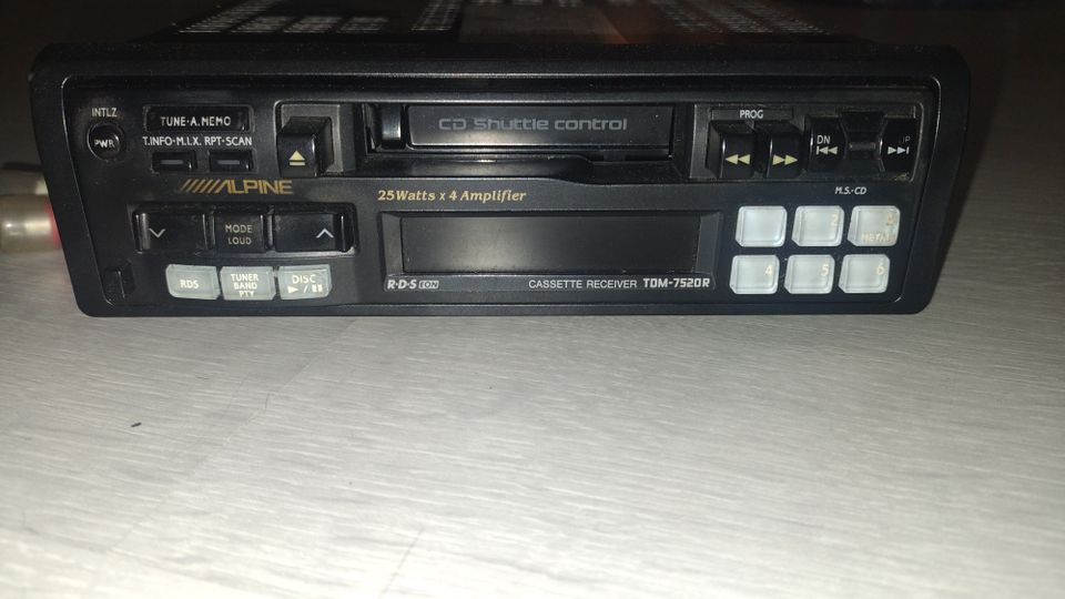 Alpine TDM-7520R Kasettiradio