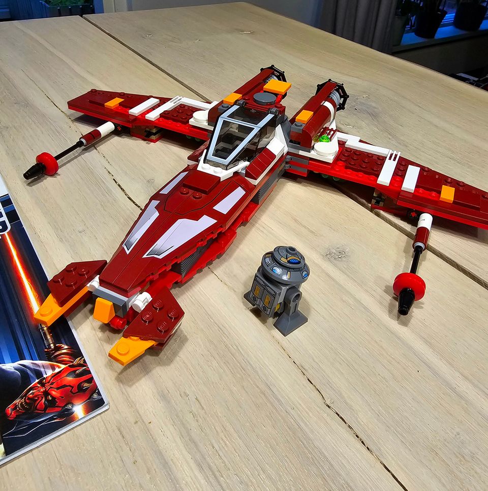 Lego Star Wars 9497 Republic Striker-class Starfighter