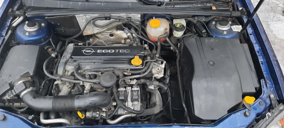 Myydään Opel vectra C 2.2 direct vm. -05 osina. Kohta menee paaliin joten...