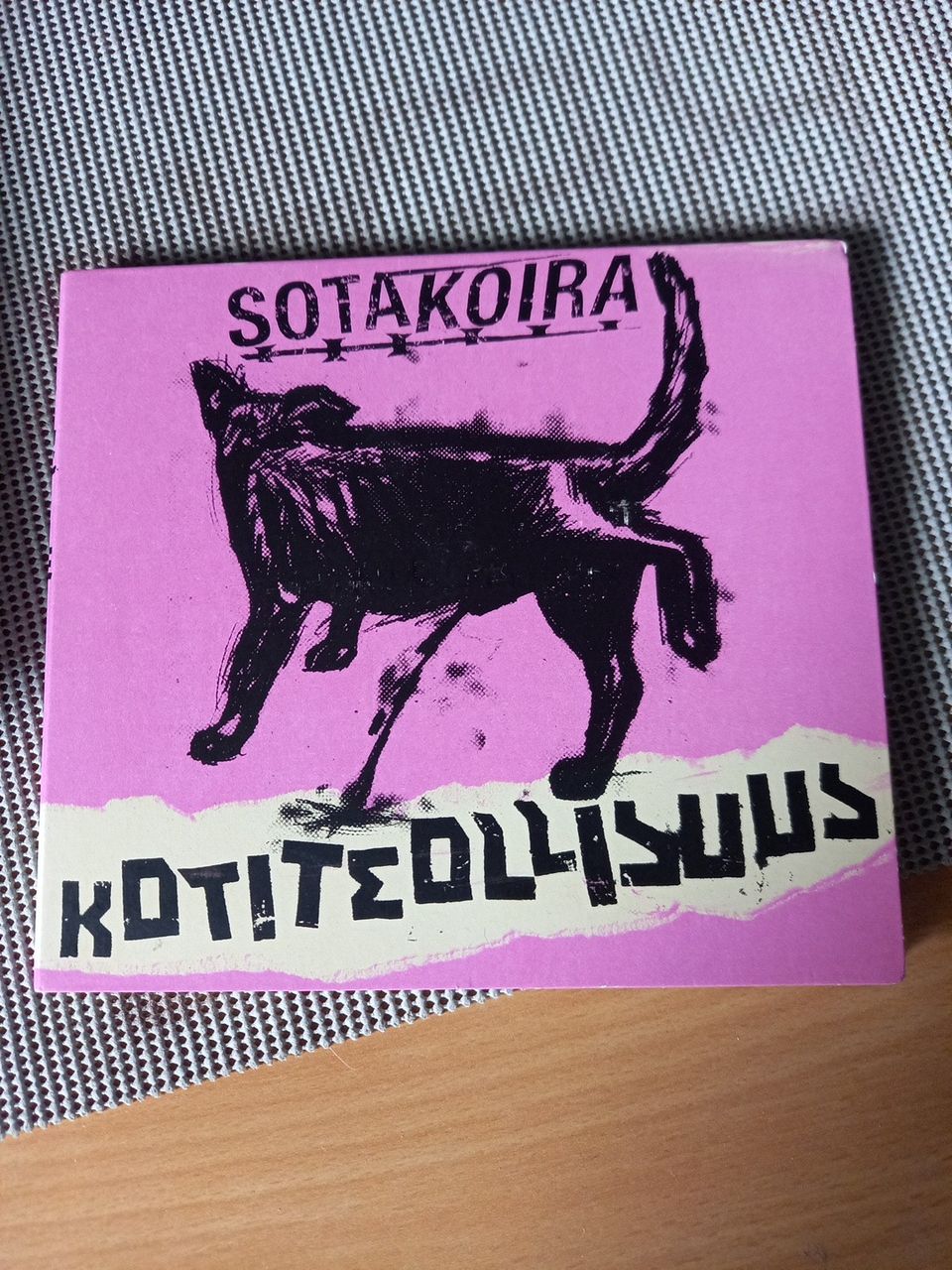 CD: Kotiteollisuus : Sotakoira