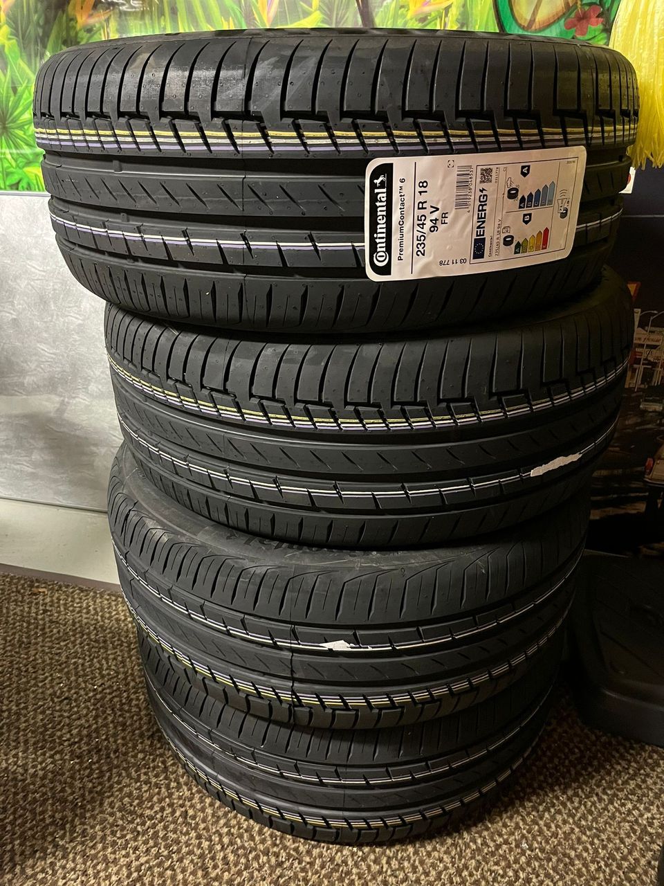 Kesärenkaat uudet 235/45 R18