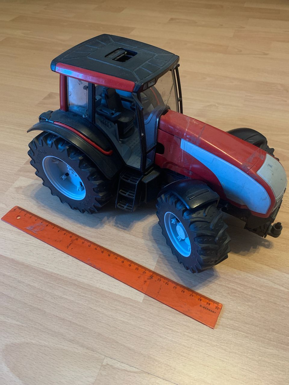 Valmet Valtra leikkitraktori