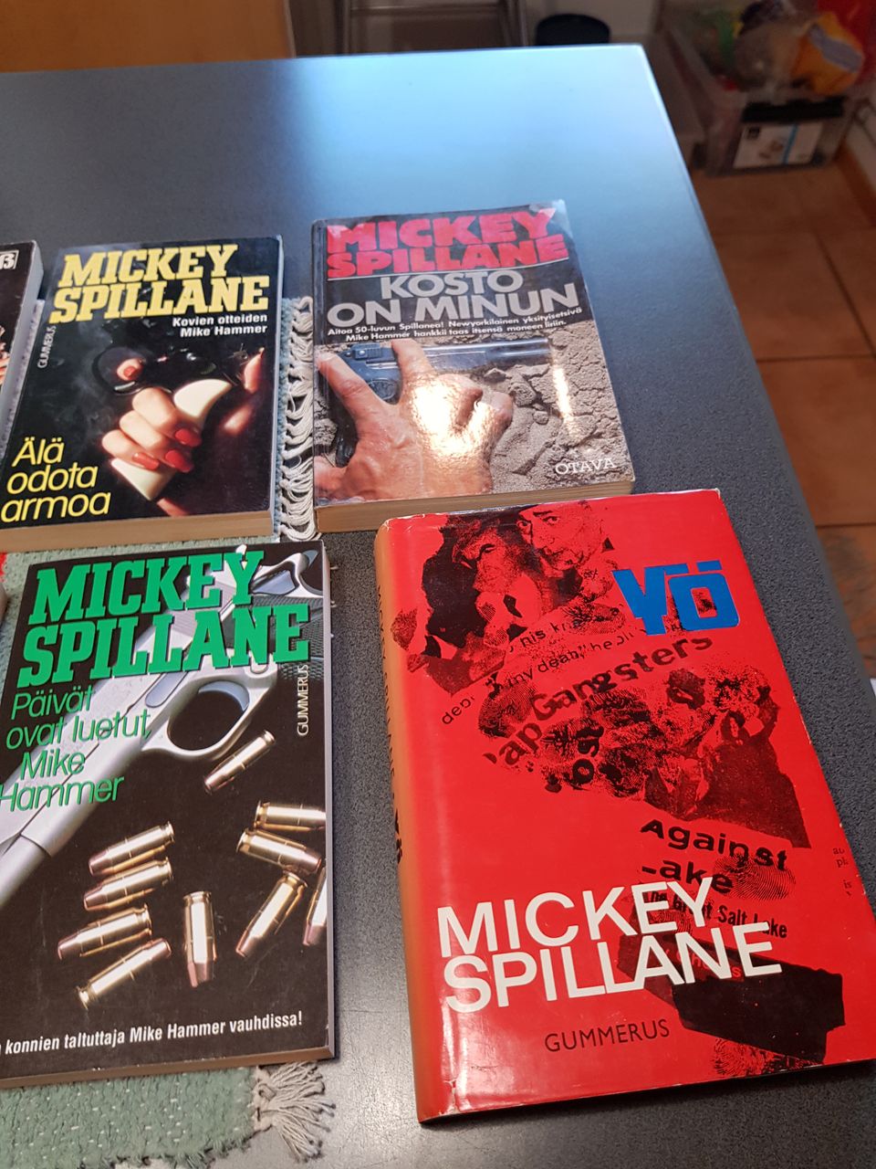 Mickey Spillane x 16