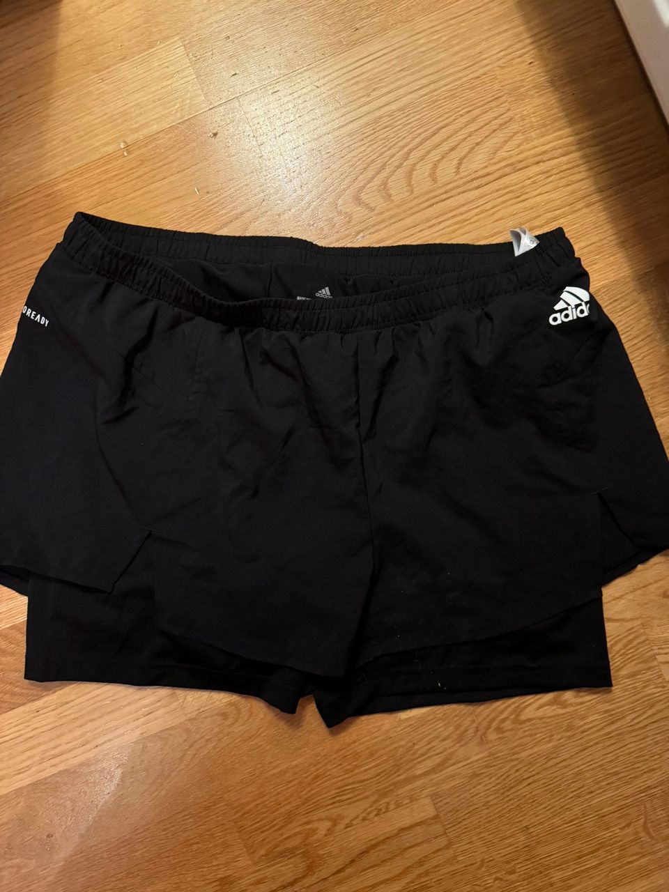 Adidas aeroready treenishortsit, koko M