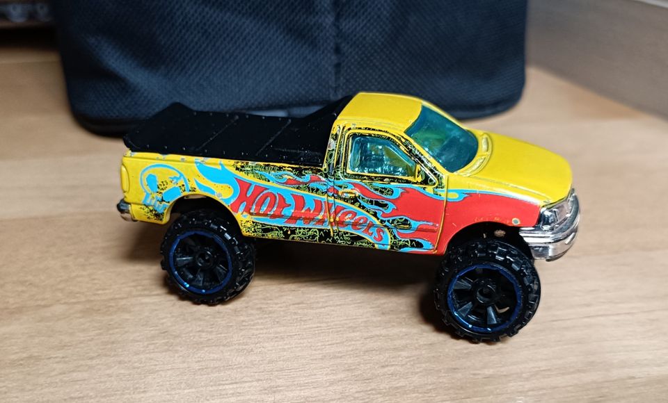 Hot Wheels pikkuauto