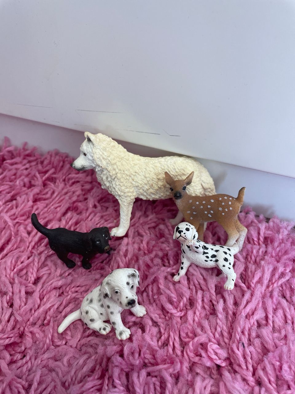 Schleich susi, bambi ja kolme koiranpentua setti 15e