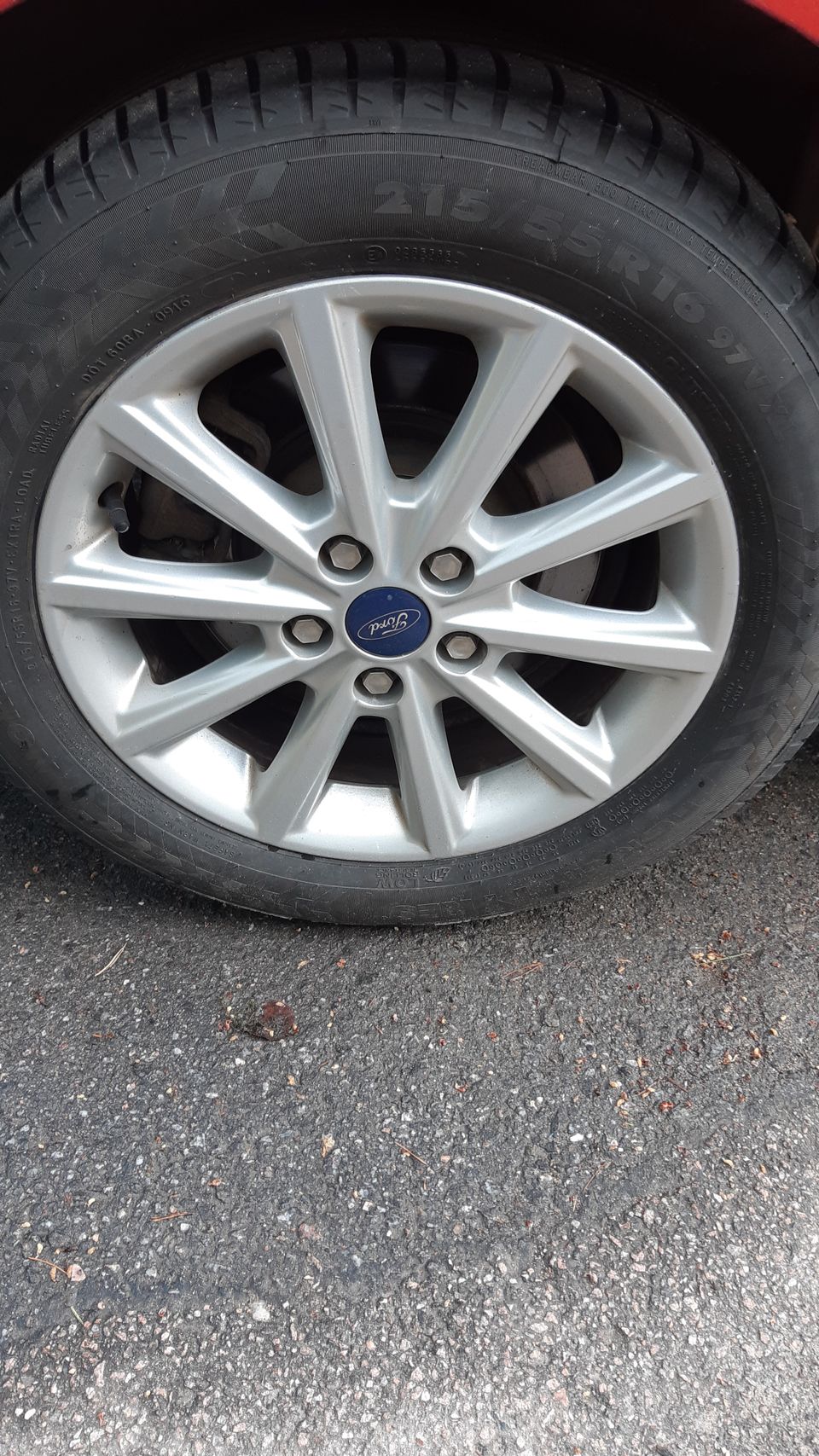 Alkuperäiset Ford 5x108 vanteet Nokian renkailla