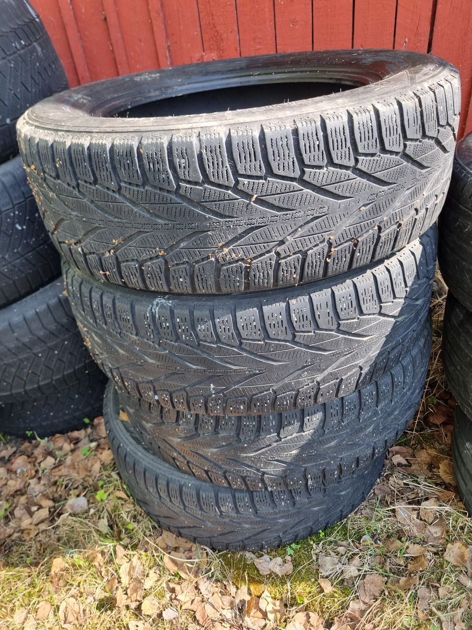 Nokian hakkapeliitta 215/65R17