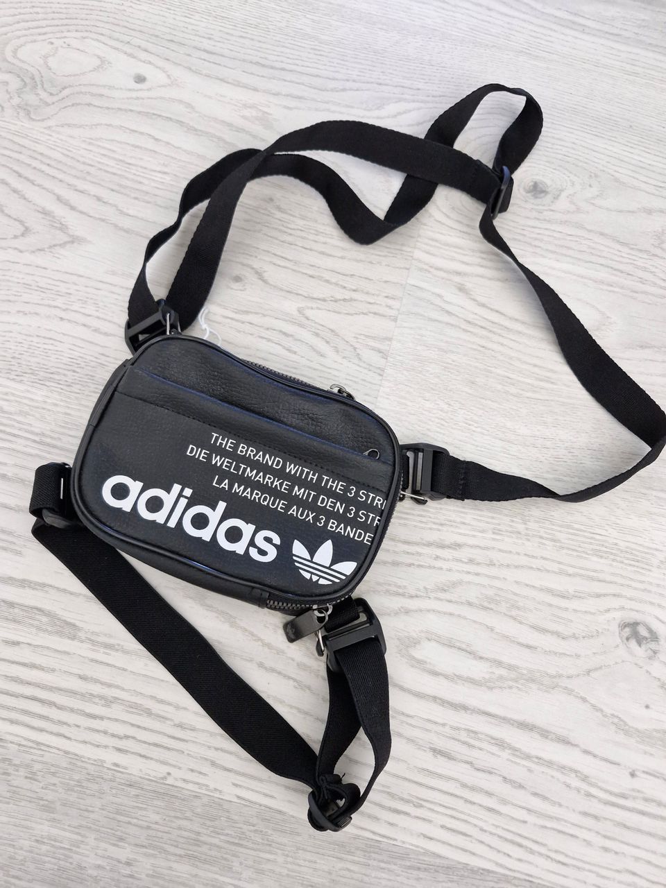 Adidas uusi pikkulaukku