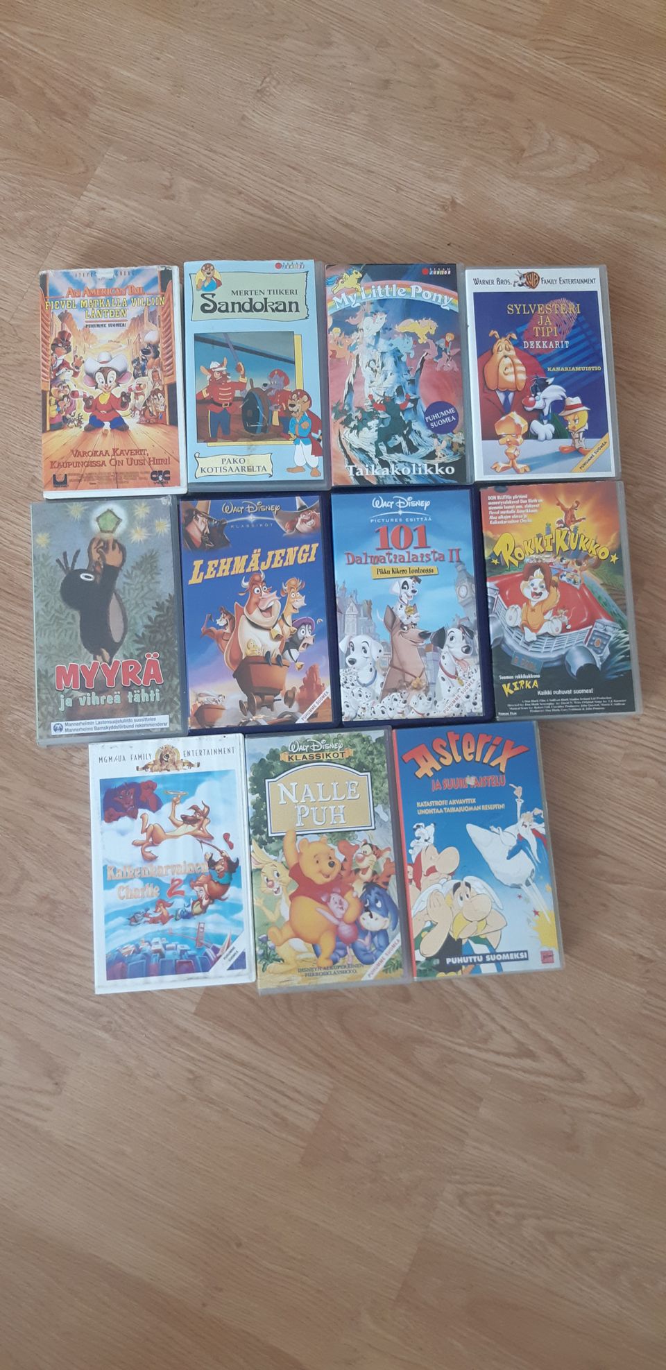 Lasten vhs kasetteja