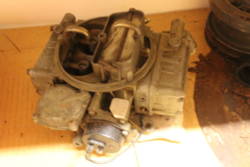 Ford winsor 351 v8 kaasutin Holley