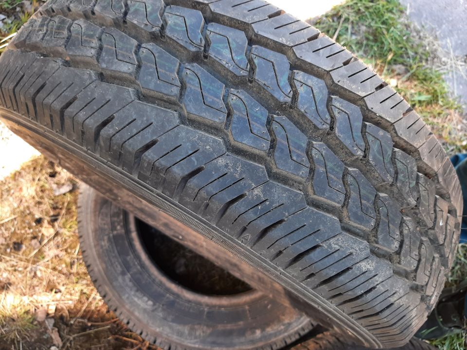 2 pakun käyttämätöntä kesärengasta 205/65R15C 102R Tamaro nordex