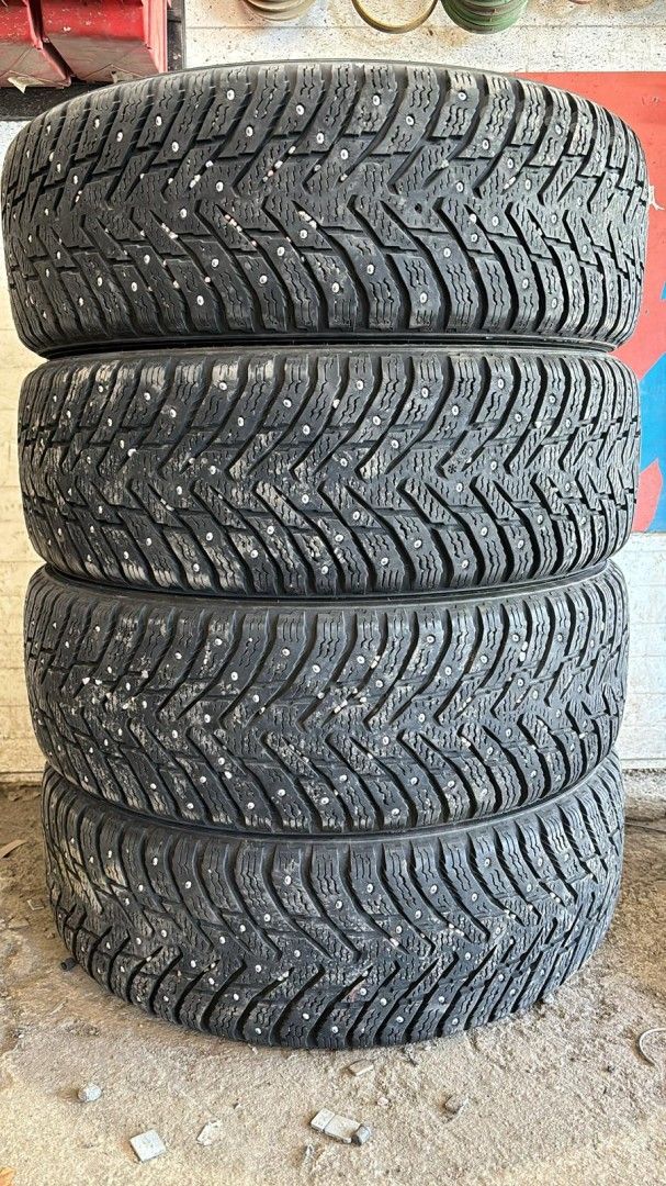 Käytetty nasta 195/65R15 Nokian Hakkapeliitta 8