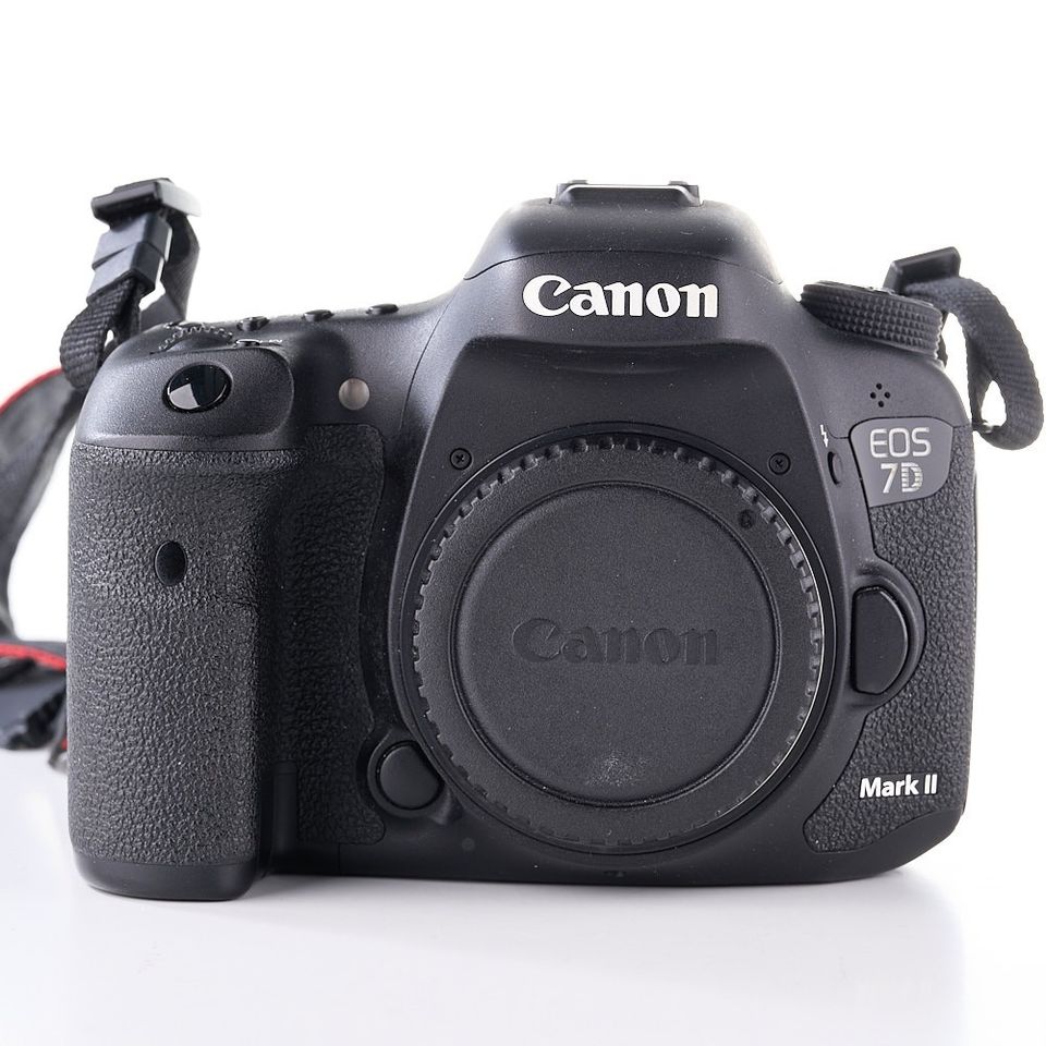 Canon EOS 7D Mark II (sc. 107480)