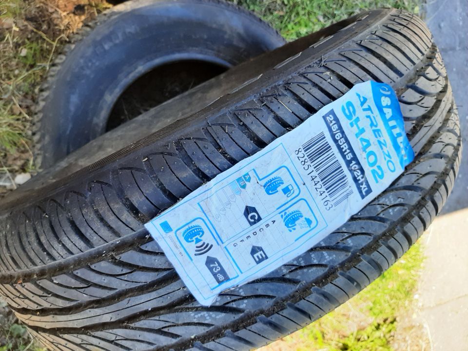 2 käyttämätöntä pakun kesärengasta 215/65R15 102H Sailun