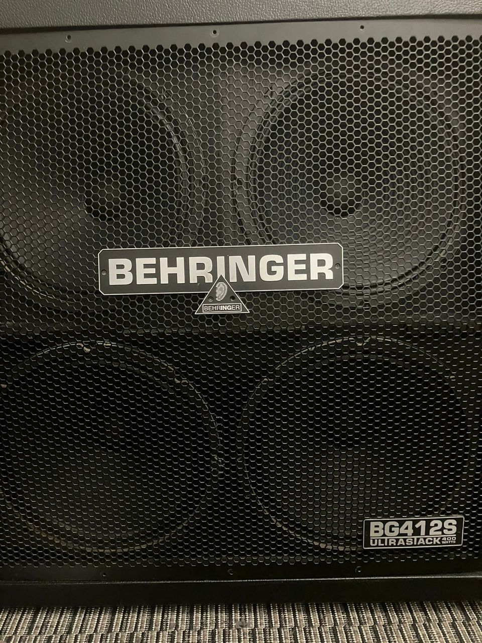 Behringer 4x12”