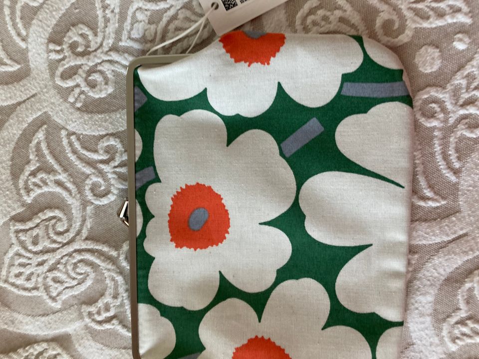 Marimekko Juhla Unikko puolikas kukkaro