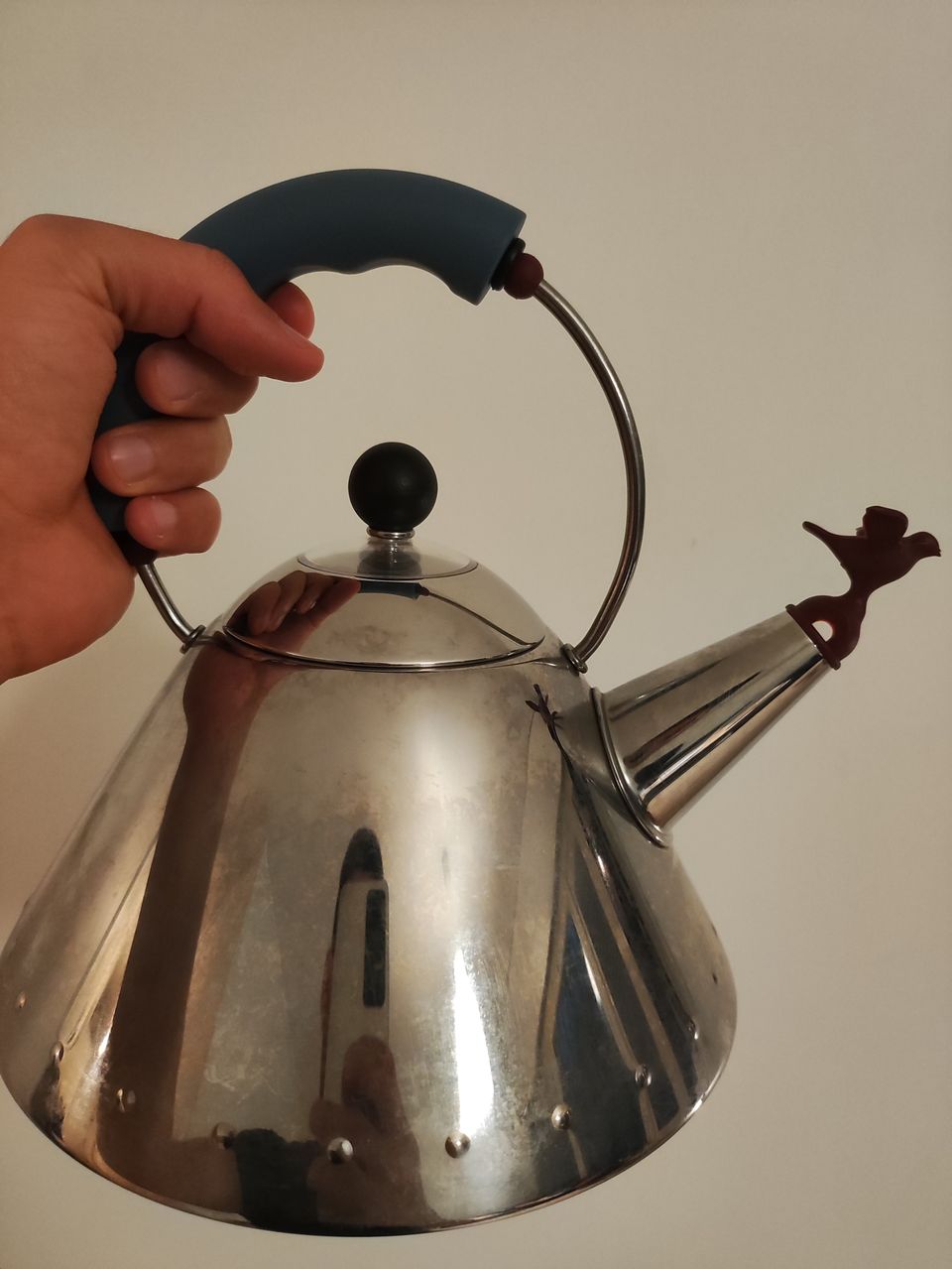 Vesipannu (Boiling whistling kettle)