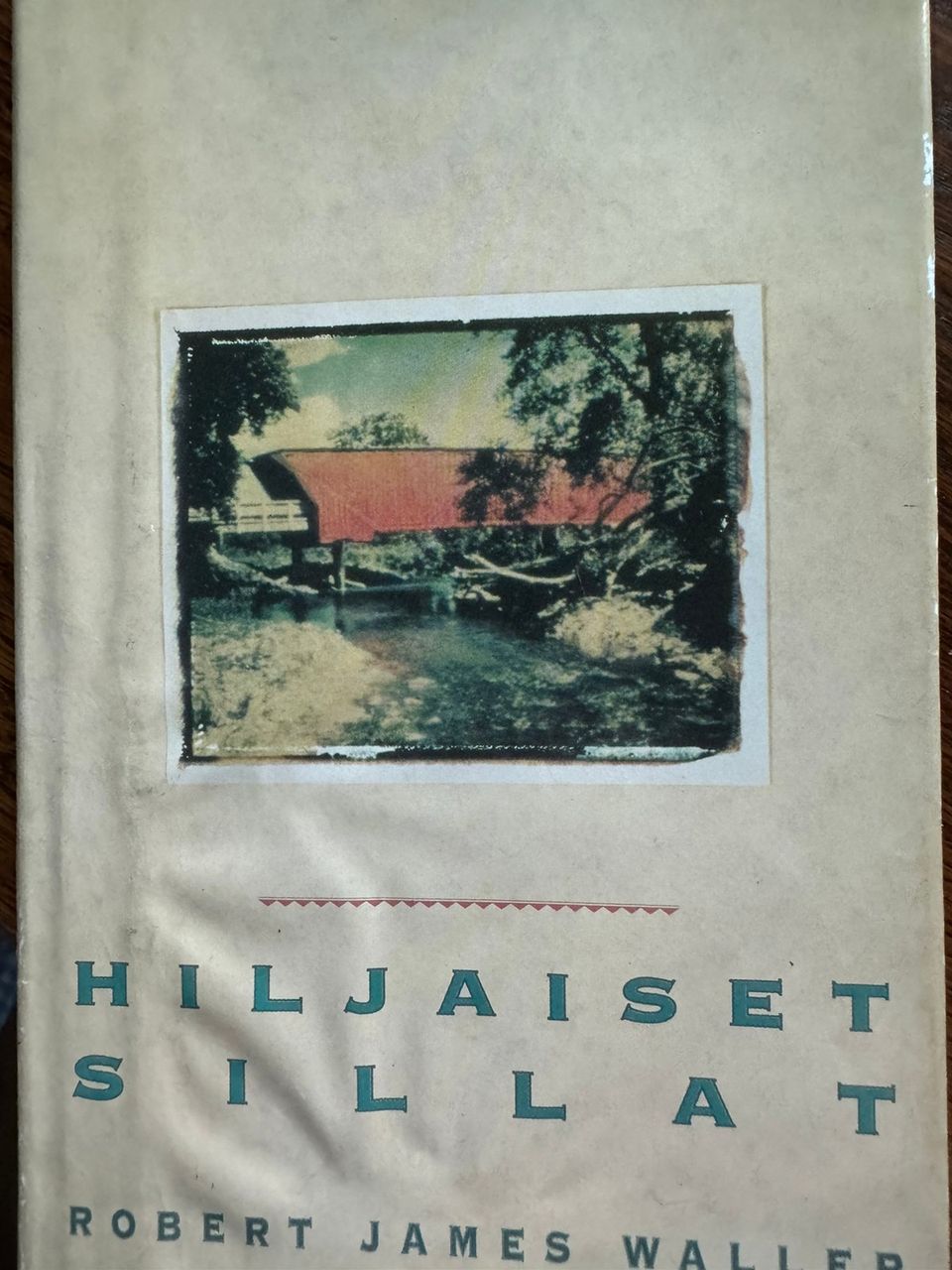 Kirja Hiljaiset sillat