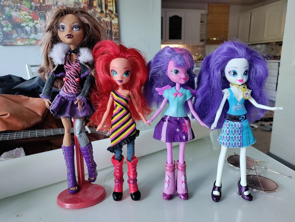 My little pony MLP ja Monster High Nukkeja