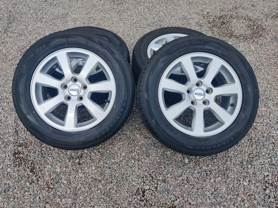 Volvo V70 vanteet + 225/55R16 kesärenkaat