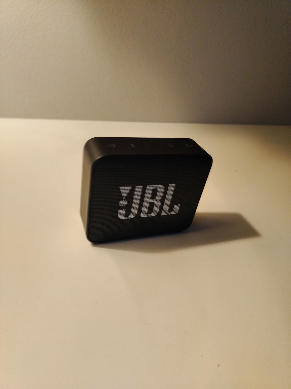 Pieni JBL kaijutin (haku paikan päältä)