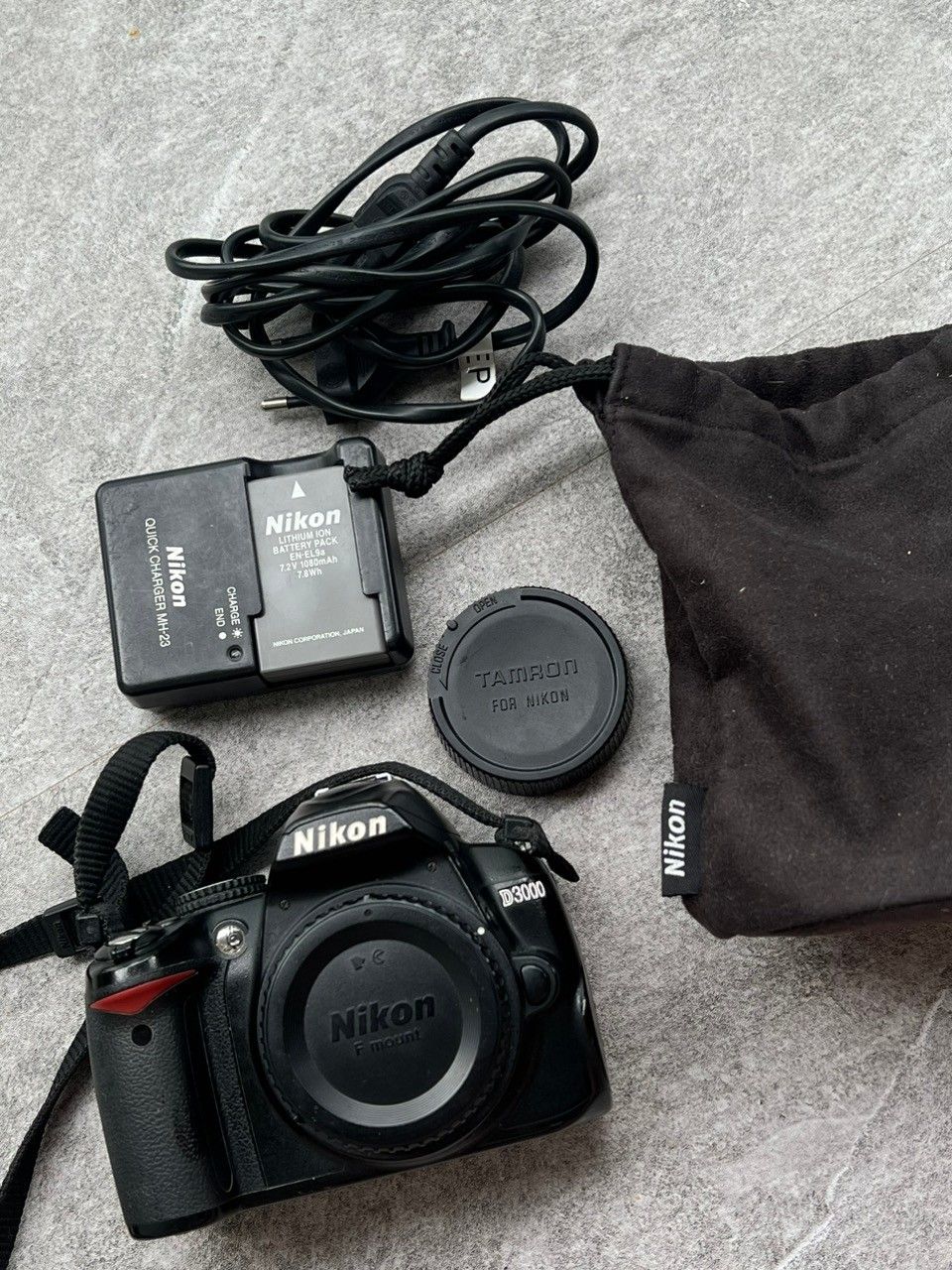 Nikon d3000 body