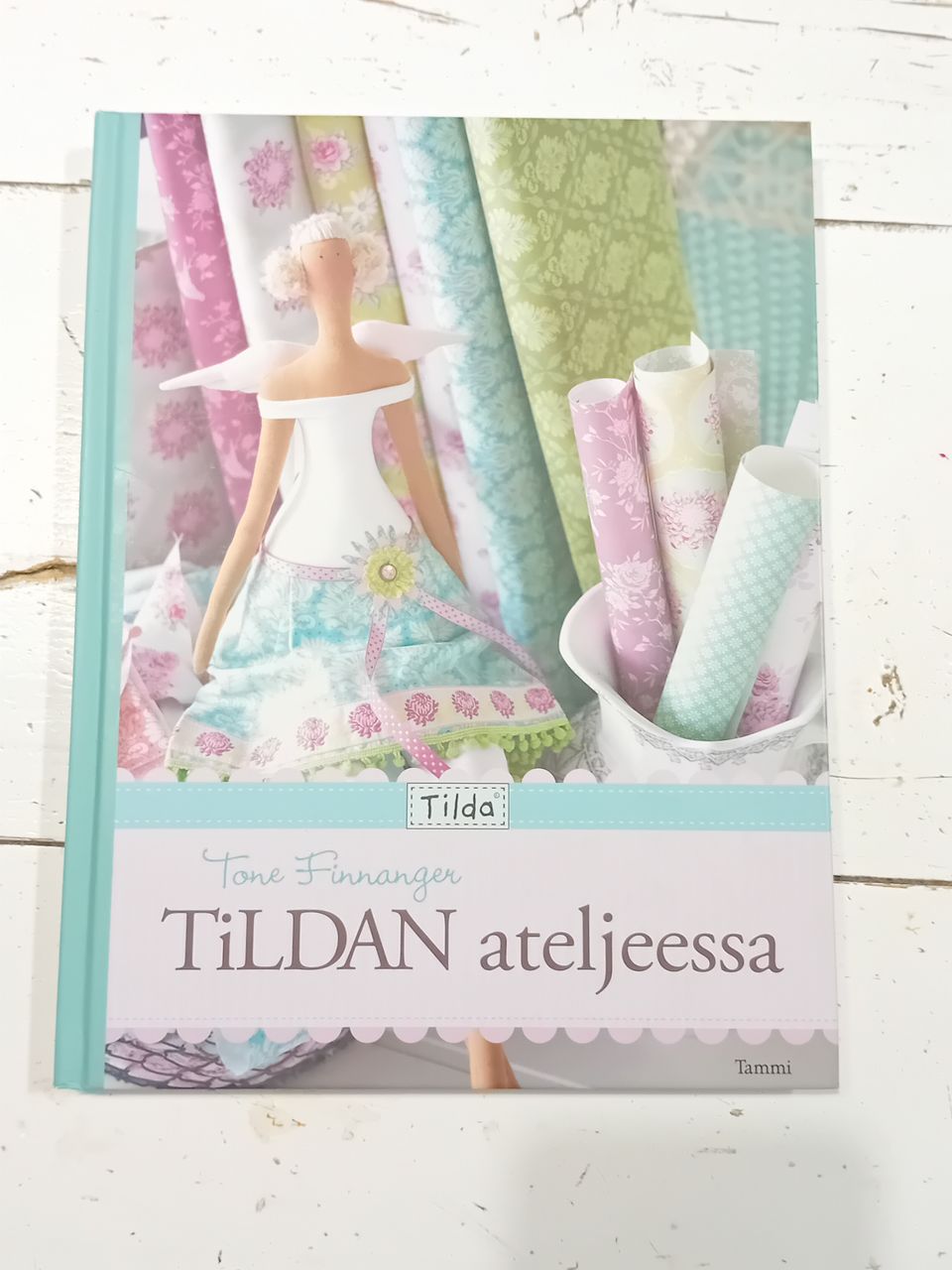 Tildan ateljeessa kirja