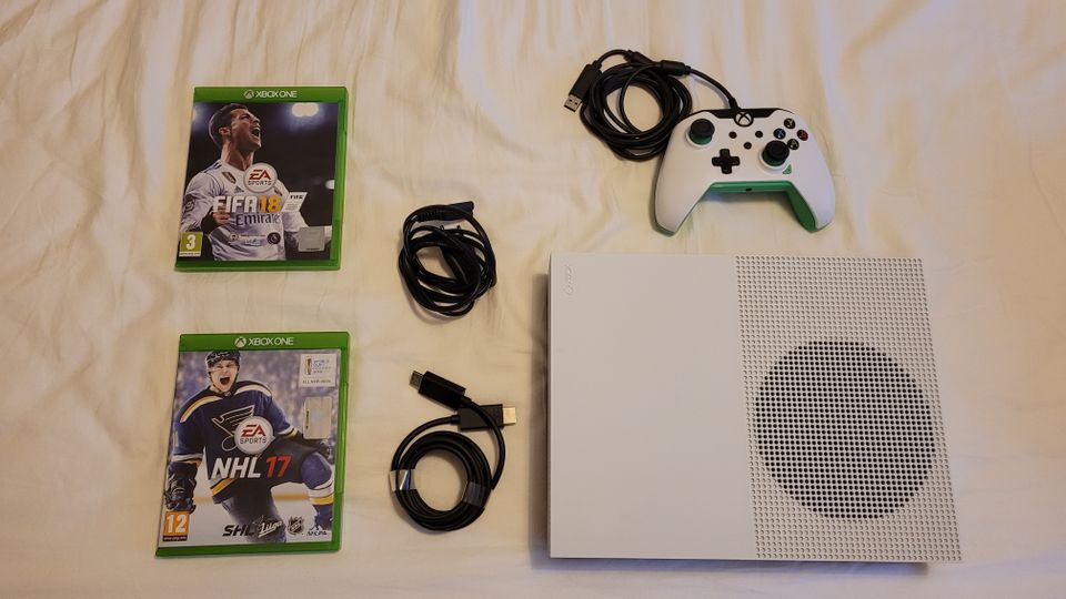 Xbox One S 500 GB – konsoli, Ohjain, FIFA 18, NHL 17