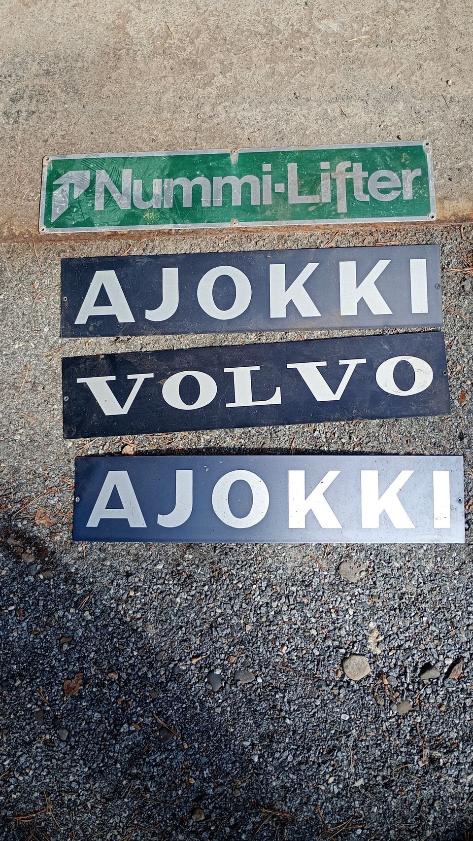 Volvo ja Ajokki kyltit