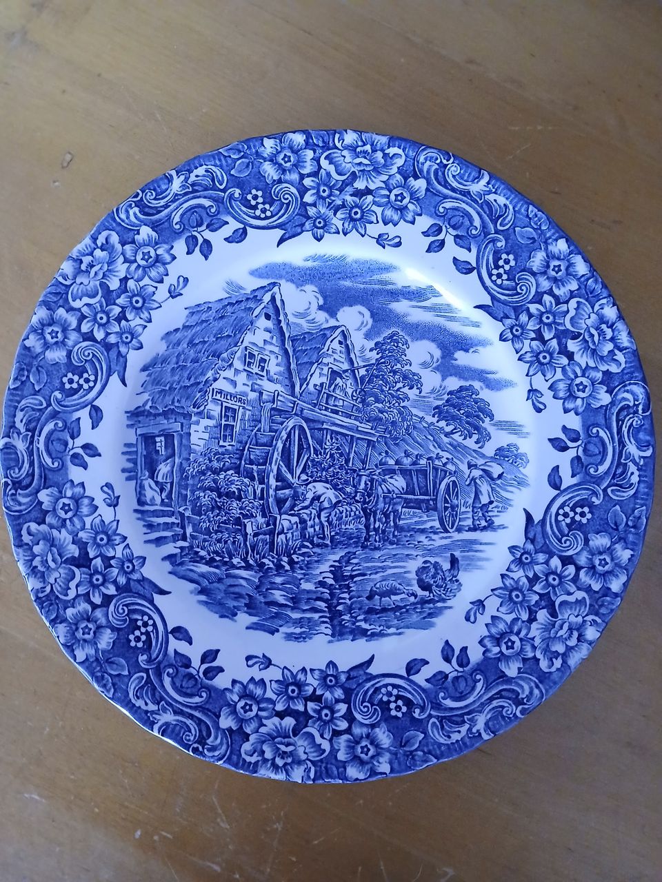 Royal Tudor Ware vanha lautanen