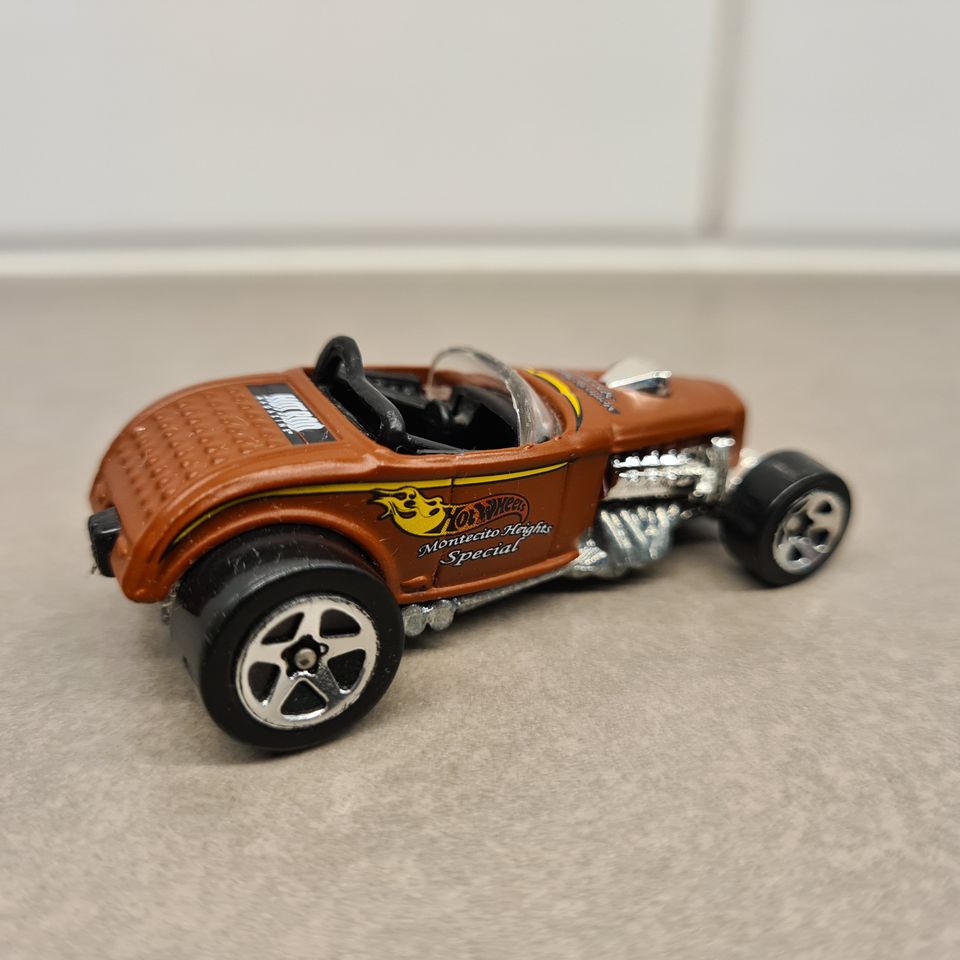 Keräilyauto, 1999 HOT WHEELS 1:64, Montecito Deuce Roadster Hot Rod