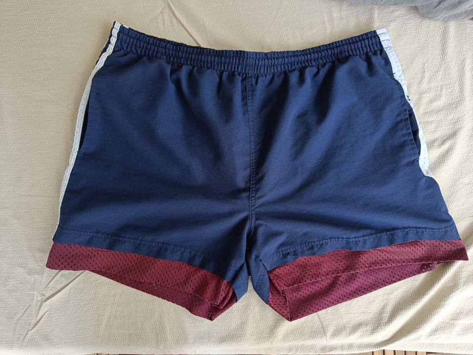 Adidas retrot urheilushortsit