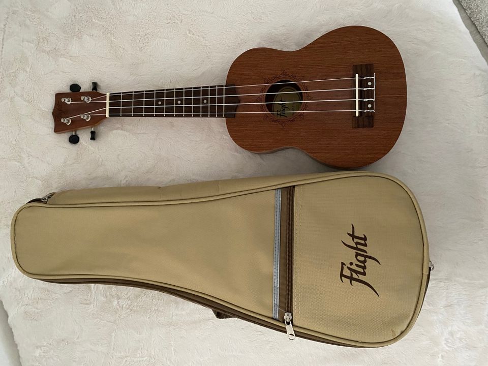 Flight ukulele (model NUS310)