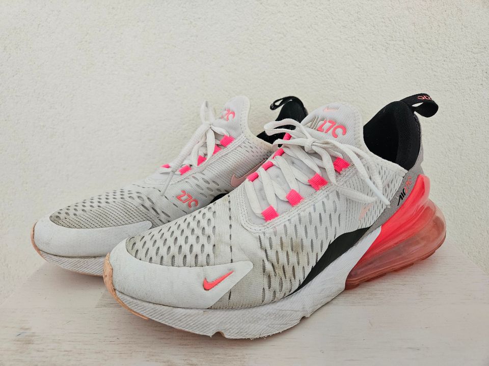 Nike AIR MAX 270 lenkkarit koko 40 naisten malli