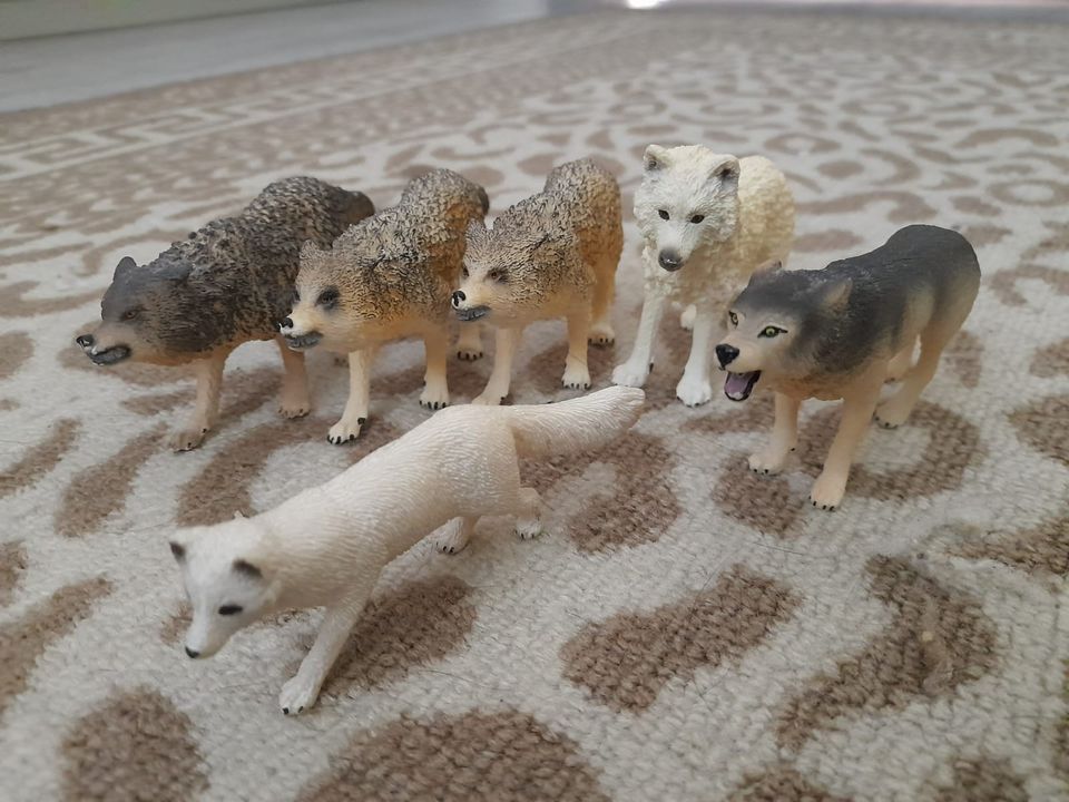 Schleich eläimiä ja muita lelufiguureja