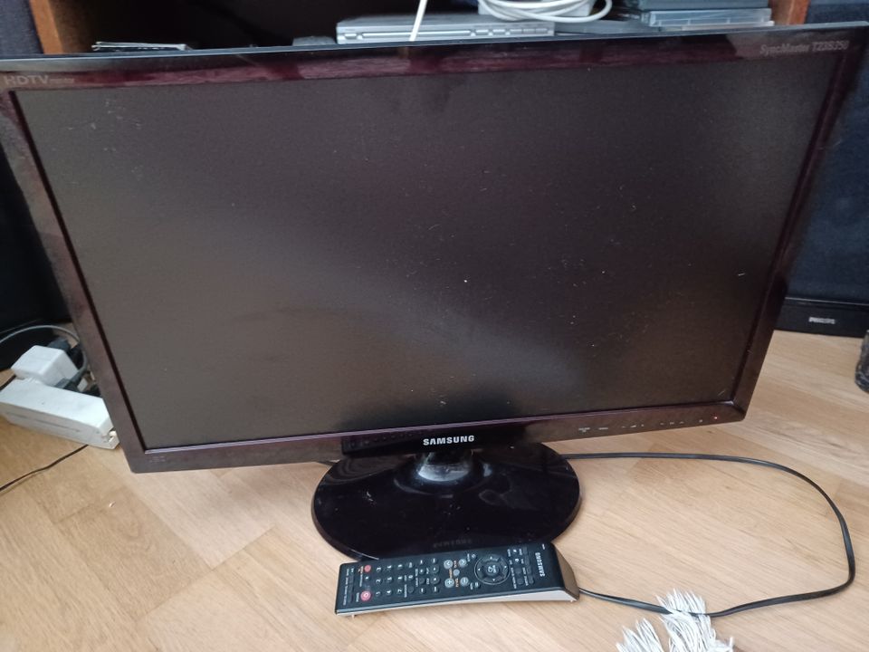 SAMSUNG 23" DIGI TV /NÄYTTÖ+uusi kaukosäädin mukaan