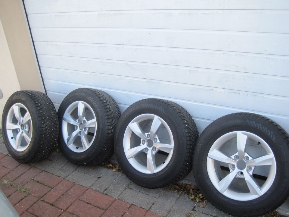 Nastarenkaat 225/60R16 Audi  Q3 OEM aluvanteet