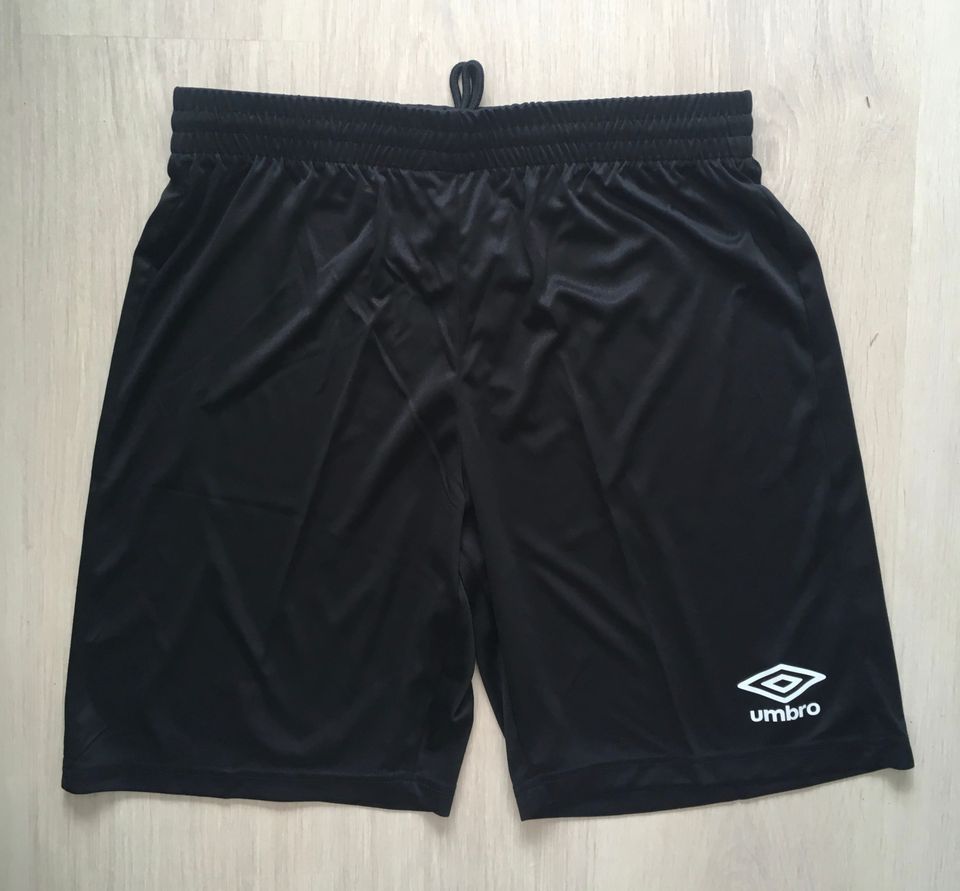 Uudet (unisex) mustat shortsit L