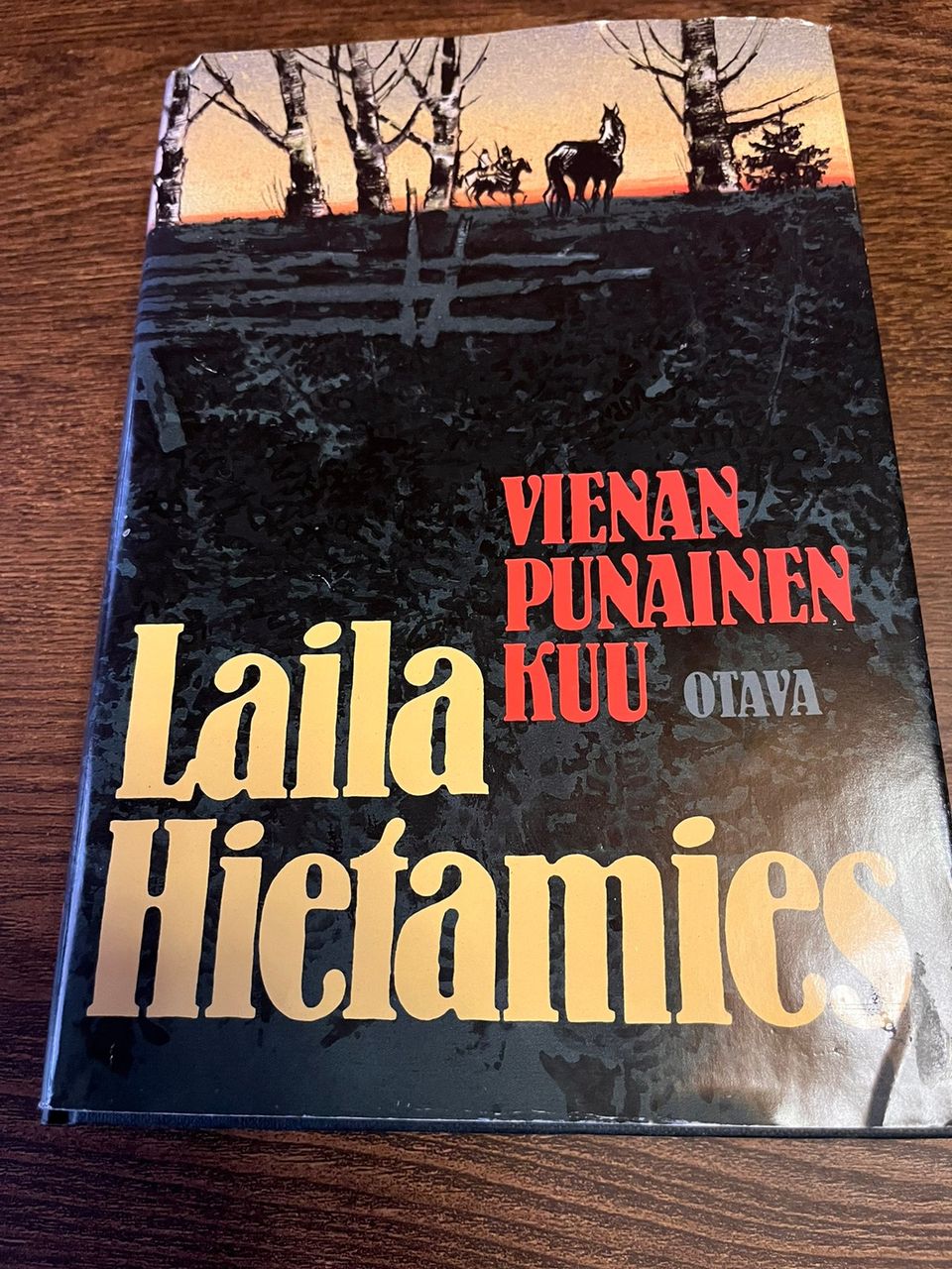 Laila Hietamies-Vienan punainen kuu