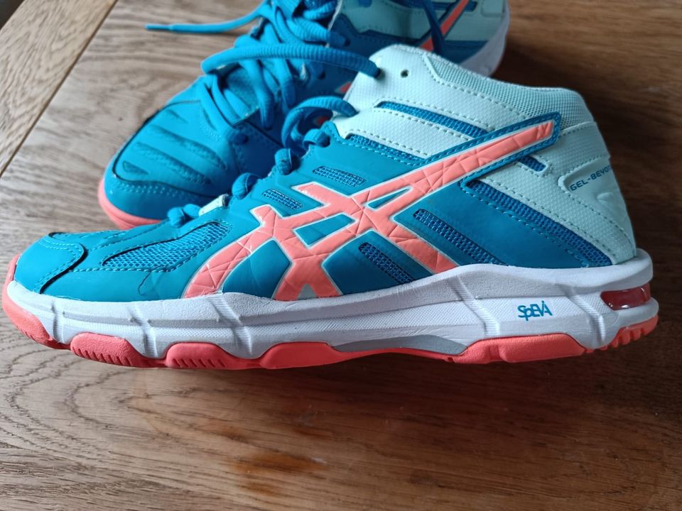 Asics sisäpelikengät