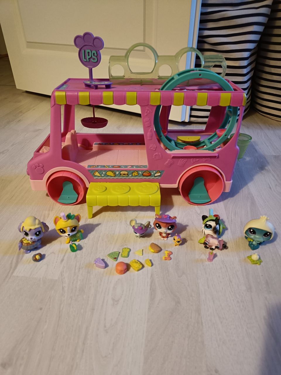 Littlest Petshop ruoka-auto ja tyypit