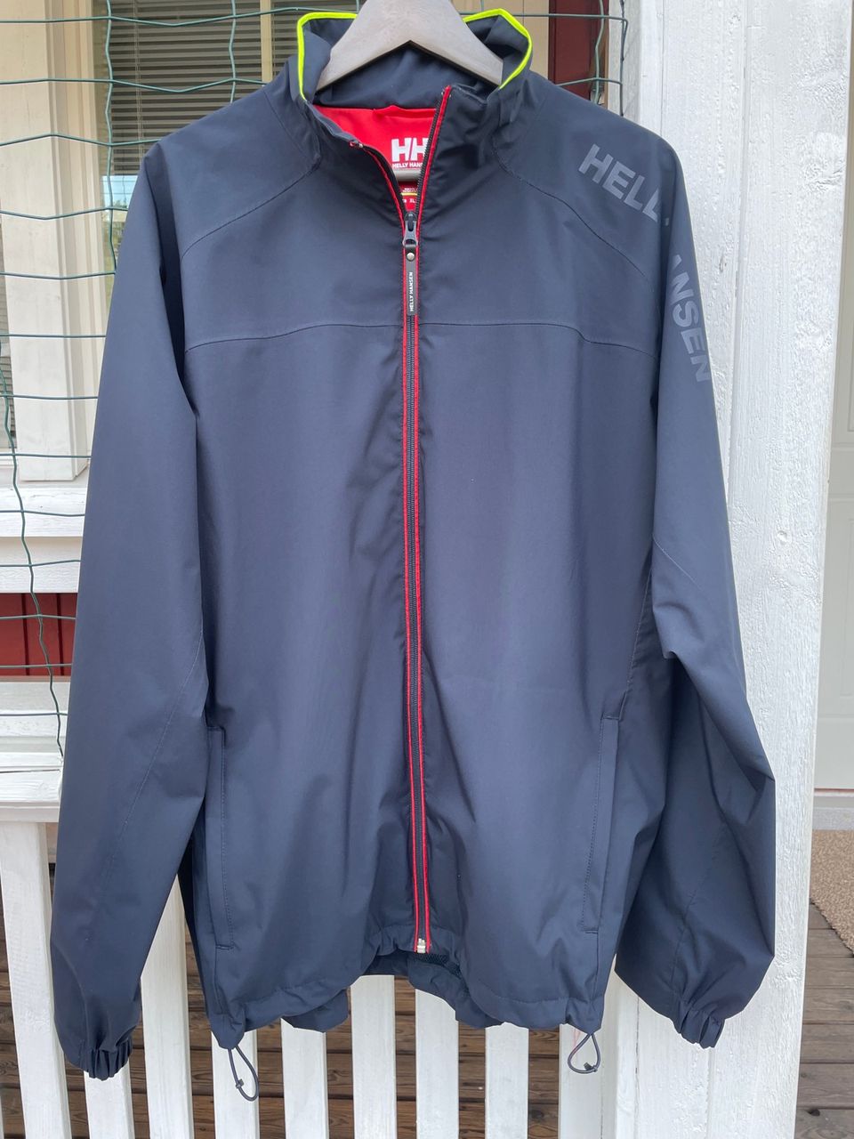 Helly Hansen tuulitakki