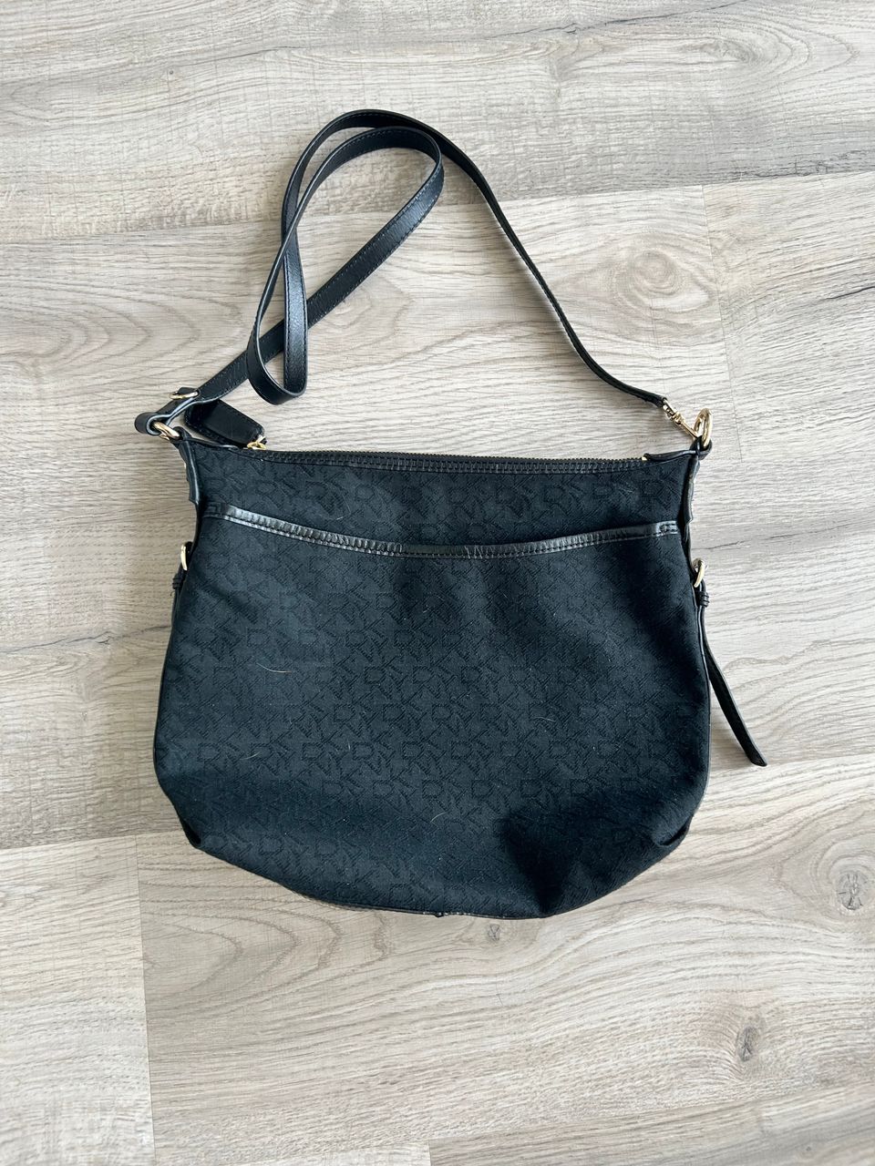 DKNY käsilaukku crossbody