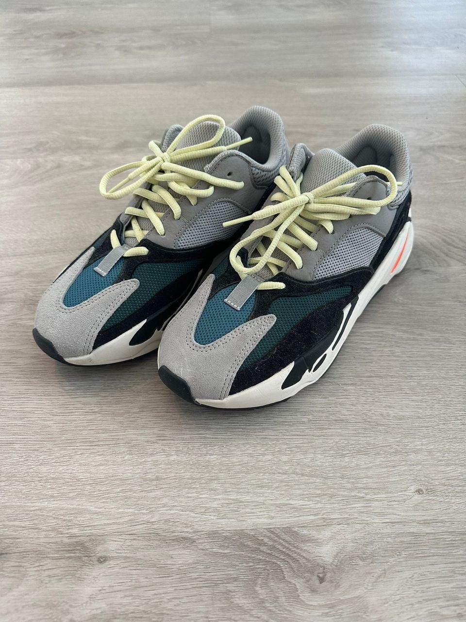 Yeezy Boost 700 Wave Runner / 40 2/3