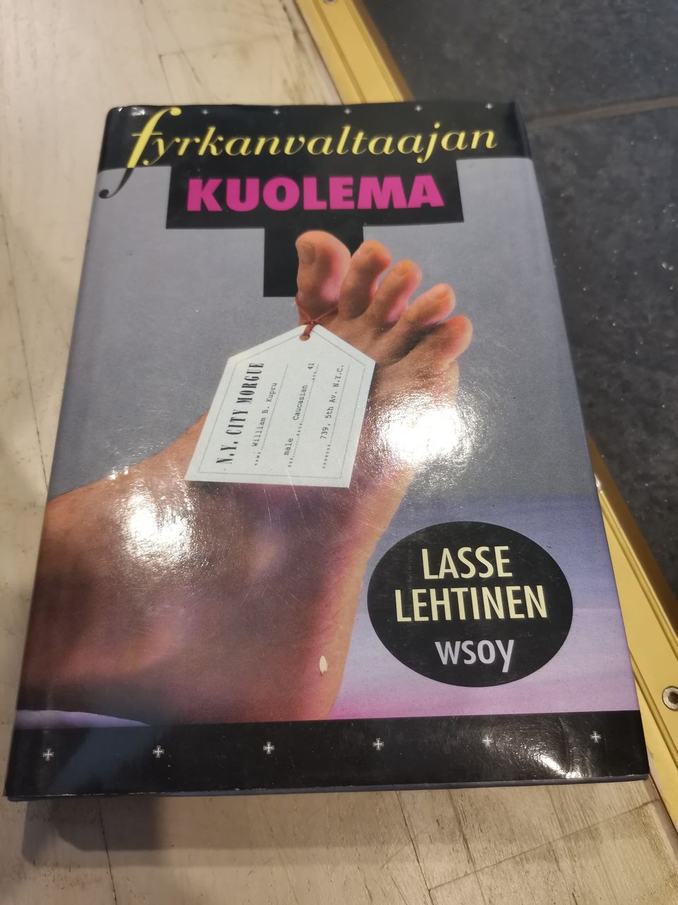 Lasse Lehtinen fyrkanvaltaajan kuolema, kirja