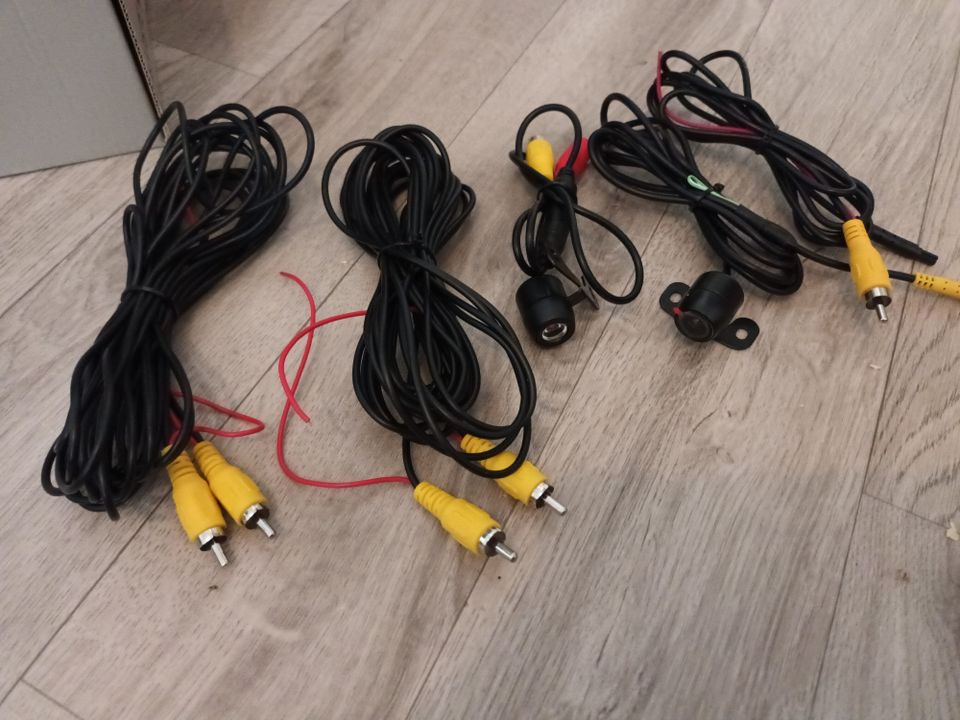 X2 video cameras 12v with VGA cables