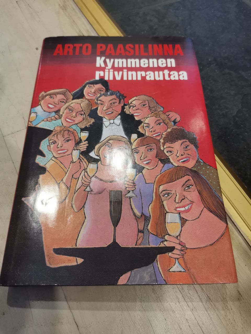 Arto Paasilinna kymmenen riivinrautaa kirja